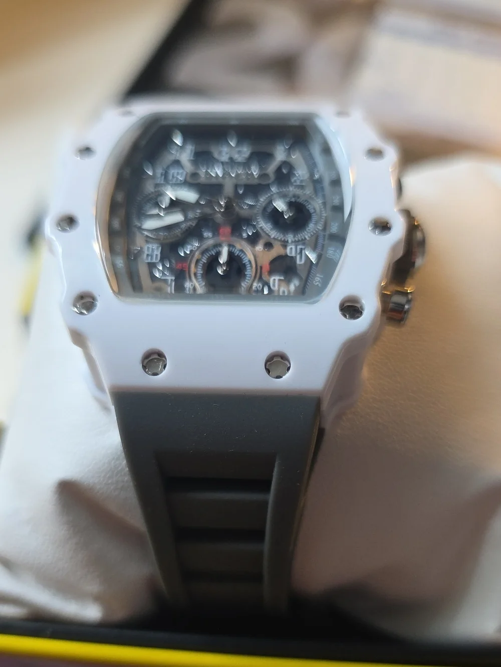 519.  Invicta  Racing 39.5mm Quartz Watch In-69608